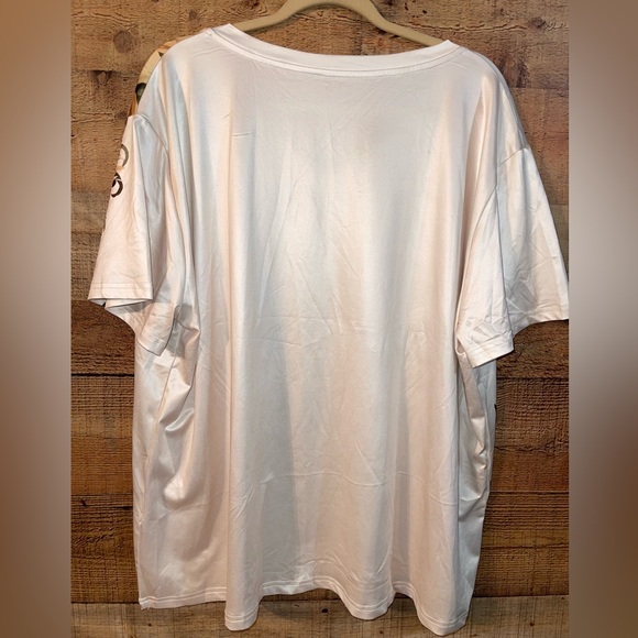 🌻Sunflower V-Neck Tee - Picture 4 of 4